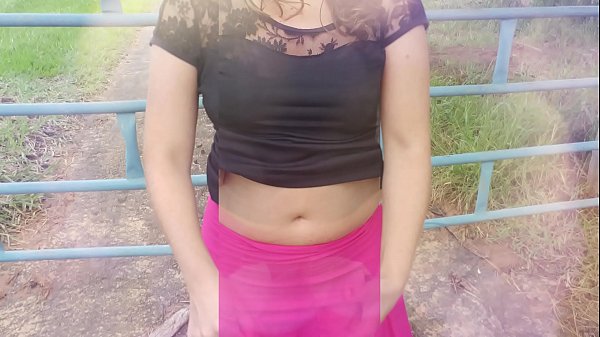 Фермада ойноп, чыныгы үй аялы, канчык канчык жана жапайы жерде анын эркеги